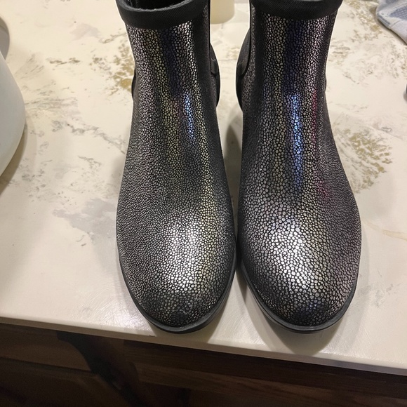 Sorel size 8 silver ankle boot - Picture 1 of 2